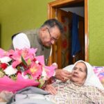 कैबिनेट मंत्री गणेश जोशी ने मातृत्व दिवस पर लिया माँ का आशीर्वाद, कहा – “माँ का स्थान जीवन में सर्वोच्च।
