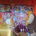 श्रीमद्भागवत कथा ज्ञान यज्ञ के समापन पर पहुंचे कैबिनेट मंत्री गणेश जोशी, लिया कथा वाचक किशोर जोशी का आशीर्वाद