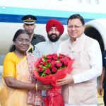 राष्ट्रपति श्रीमती द्रौपदी मुर्मु के उत्तराखण्ड आगमन पर जौलीग्रांट एयरपोर्ट में राज्यपाल लेफ़्टिनेंट जनरल गुरमीत सिंह (से नि) तथा मुख्यमंत्री श्री पुष्कर सिंह धामी ने उनका स्वागत एवं अभिनंदन किया।