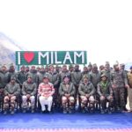 सीमांत गांव मिलम में मुख्यमंत्री ने की आई.टी.बी.पी जवानों और स्थानीय नागरिकों से भेंट