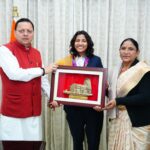 महिला विश्व कप विजेता क्रिकेटर स्नेह राणा ने की मुख्यमंत्री पुष्कर सिंह धामी से शिष्टाचार भेंट