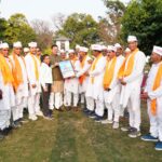 मुख्यमंत्री पुष्कर सिंह धामी को मुख्यमंत्री आवास में चम्पावत से आए होल्यारों ने दी होली की शुभकामनाएं