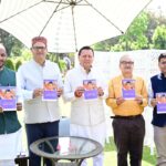 मुख्यमंत्री ने किया ‘‘उत्तराखण्ड़ की मिट्टी से-नायक से जन नायक पुष्कर सिंह धामी’’ पंचाग टेबल कैलेंडर का विमोचन।