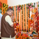 हनुमान जन्मोत्सव के अवसर पर आयोजित सुंदरकांड पाठ में प्रतिभाग करते कैबिनेट मंत्री गणेश जोशी