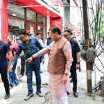 जन शिकायत की पड़ताल करने मौके पर पहुंचे सीएम, वीडियो कॉल के जरिए अधिकारियों को दिखाई स्थिति