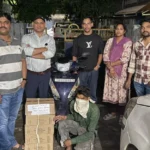 शराब तस्करी पर आबकारी का वार, पांच पेटी देशी शराब के साथ आरोपी गिरफ्तार